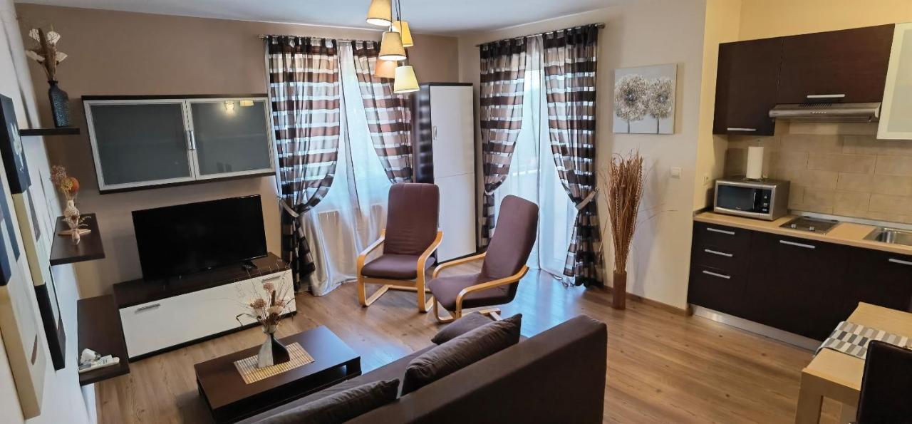 Apartments Fantazija 로비니 외부 사진
